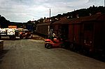 Übergabe mit Köf III in Creglingen 1991 - Entladen gleich nach Zugankunft